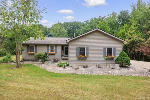 5792 Honert Rd, Ortonville, MI 48462