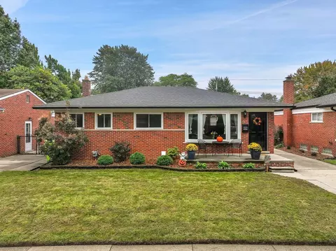 1374 Fontaine Ave, Madison Heights, MI 48071