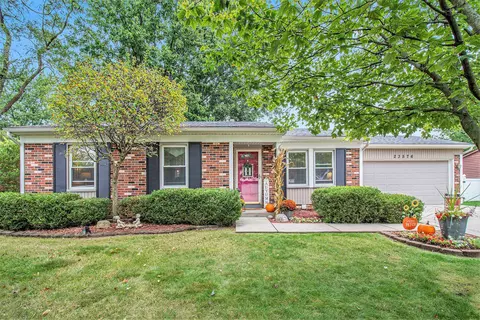 23576 Londonderry, Novi, MI 48375