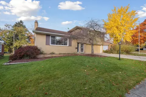 32305 Valley View Cir, Farmington, MI 48336