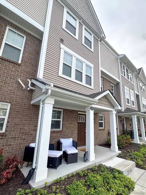 195 Monument Ln, Wixom, MI 48393