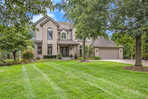 39123 Point Crt Ct, Farmington Hills, MI 48331