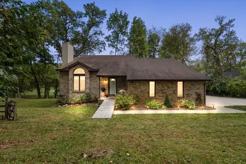 489 Fairwood Rd, Pinckney, MI 48169