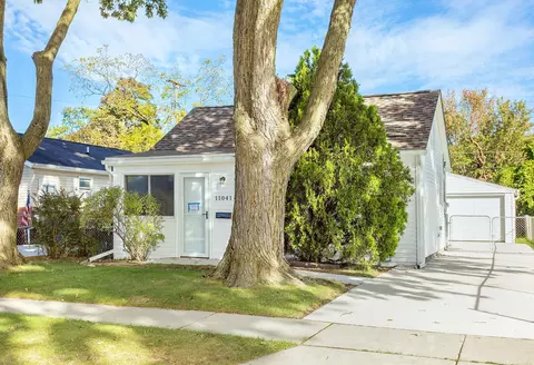 11041 Chalmers Ave, Warren, MI 48089
