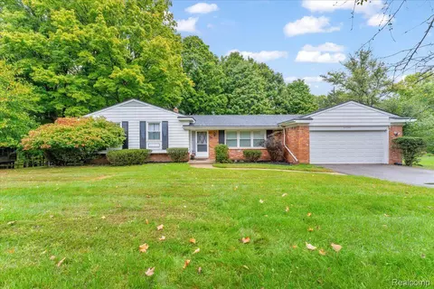 35942 Quakertown Ln, Farmington Hills, MI 48331