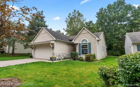 907 Calpernia #29, Wixom, MI 48393