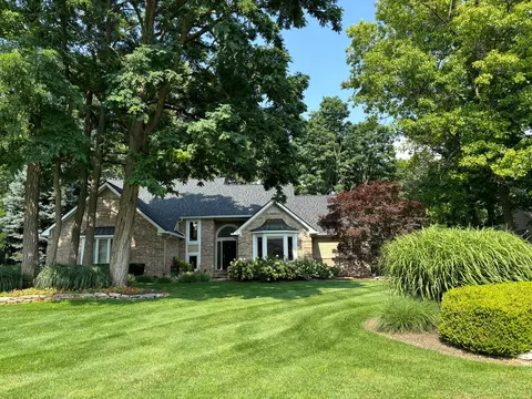 4355 Oak Pointe Dr, Genoa, MI 48116