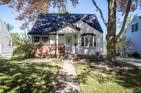 28518 Bridge St, Garden City, MI 48135