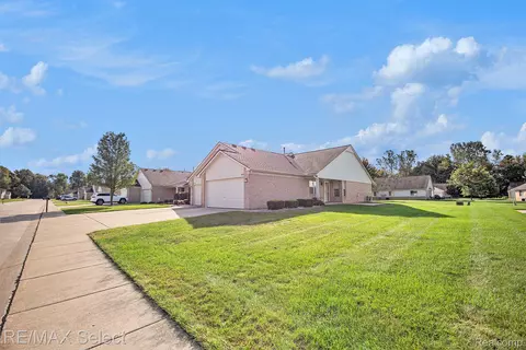 25270 Julianna Dr, Chesterfield, MI 48051