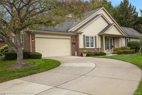 39542 Village Run Dr, Northville, MI 48168