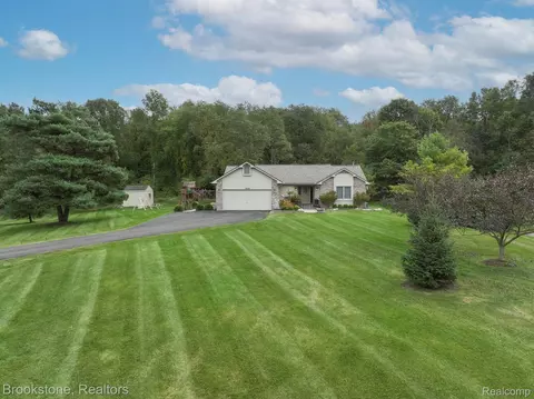 8558 Ridgeview, Springfield, MI 48350