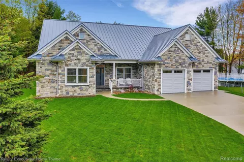 4267 Meadow Crt Ct, Port Huron, MI 48060