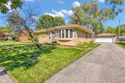 29214 Meadowlark St, Livonia, MI 48154