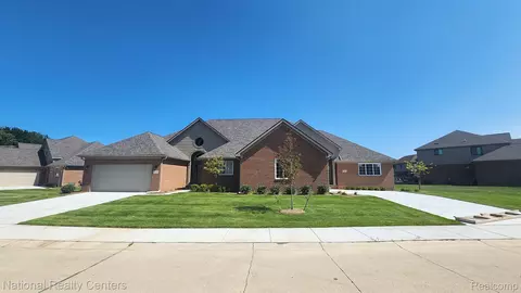 49682 Manistee Dr #87, Chesterfield, MI 48047