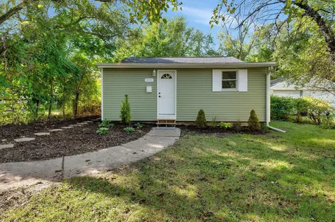 5031 Anatole St, Grosse Pointe, MI 48236