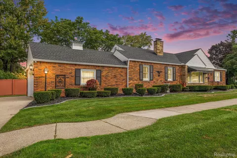 240 Robertson St, Mount Clemens, MI 48043