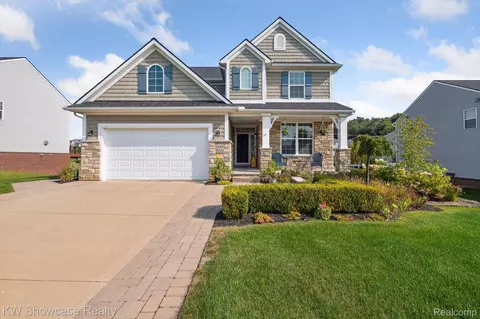 2248 Kenan Dr, Wixom, MI 48393