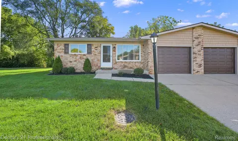 28533 Dino Cir, Chesterfield, MI 48047