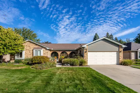 37708 Mallory Dr, Livonia, MI 48154