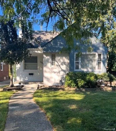 20951 Beaufait St, Harper Woods, MI 48225