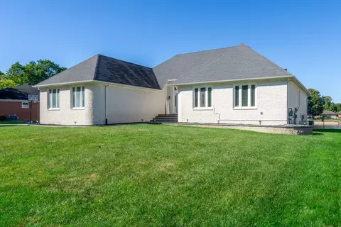 48343 Jerome Dr, Shelby Township, MI 48315