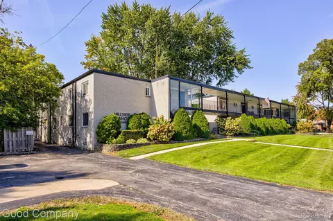 3433 Hillside Dr #35, Royal Oak, MI 48073