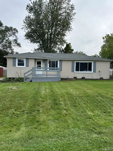 2228 E Williamson St, Burton, MI 48529