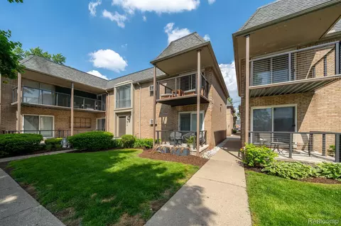 1711 E 14 Mile Rd #C, Birmingham, MI 48009