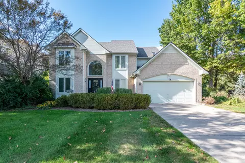 1398 N Creek Dr, Wixom, MI 48393