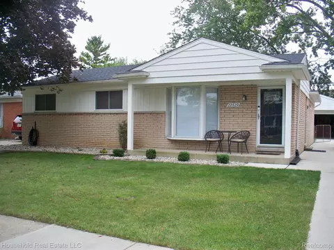 22429 Southpoint St, Woodhaven, MI 48183