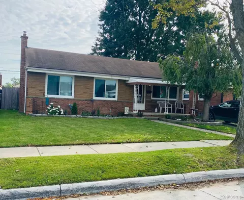 28728 Hollywood St, Roseville, MI 48066