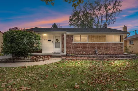 13831 Pearson St, Oak Park, MI 48237