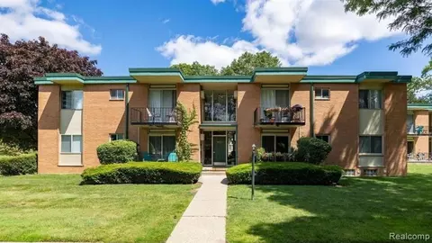 1918 Axtell Dr #1, Troy, MI 48084
