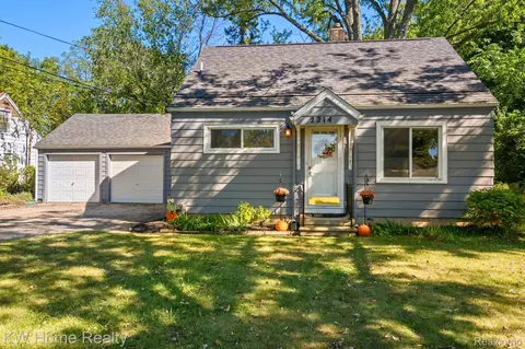 2214 Walnut Rd, Auburn Hills, MI 48326