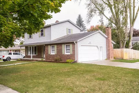 895 Virginia Ave, Marysville, MI 48040