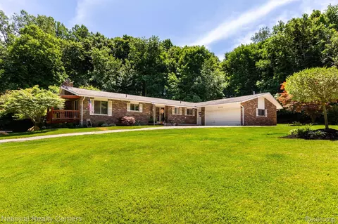 7797 Bircklan Dr, Canton, MI 48187