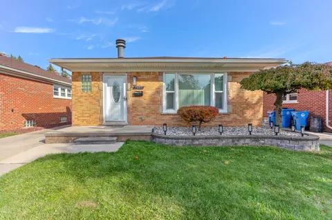 7492 Nightingale St, Dearborn Heights, MI 48127