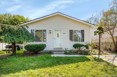2625 Corey St, Waterford, MI 48328