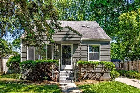 571 Bird Ave, Birmingham, MI 48009