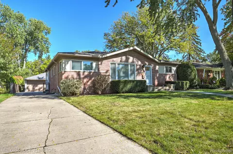 16996 Marguerite St, Beverly Hills, MI 48025
