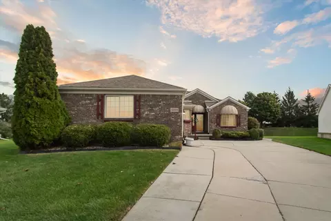 42898 Hunt Club Blvd, Sterling Heights, MI 48314