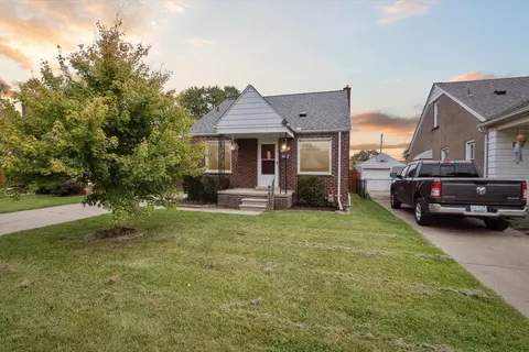 1073 11th St, Wyandotte, MI 48192