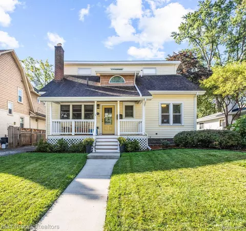 907 Mayfield Dr, Royal Oak, MI 48067