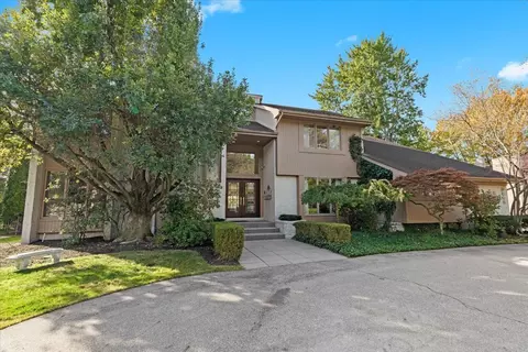 3263 Shadydale Ln, West Bloomfield, MI 48323