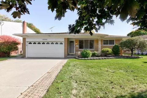 32522 Whitley Cir, Warren, MI 48088