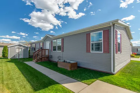 11159 Walden Crt Ct, Green Oak, MI 48178