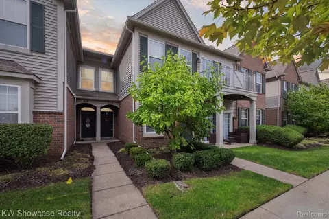 323 Wright St, Wixom, MI 48393