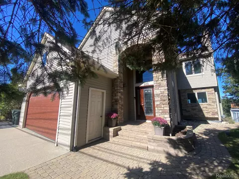 600 Heights Rd, Orion, MI 48362