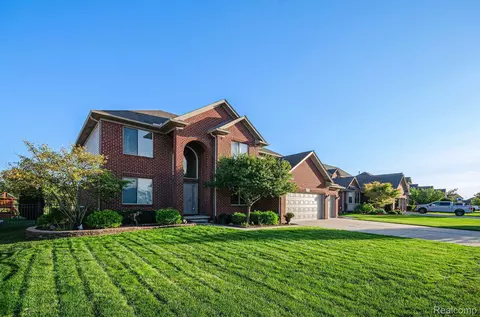 31597 Marigold Dr, Brownstown, MI 48173