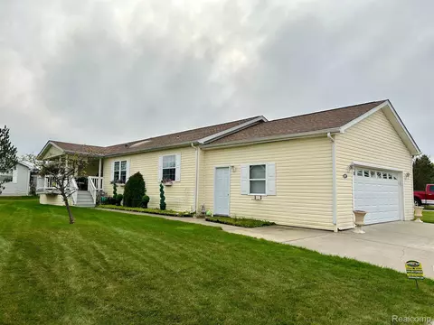 16237 Derby Cir, Holly, MI 48442